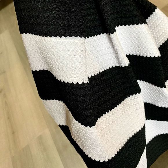 🔔 MADE IN THE PHILLIPINES WHITE && BLACK SKIRT ($25 for 3 items) - Picture 3 of 4